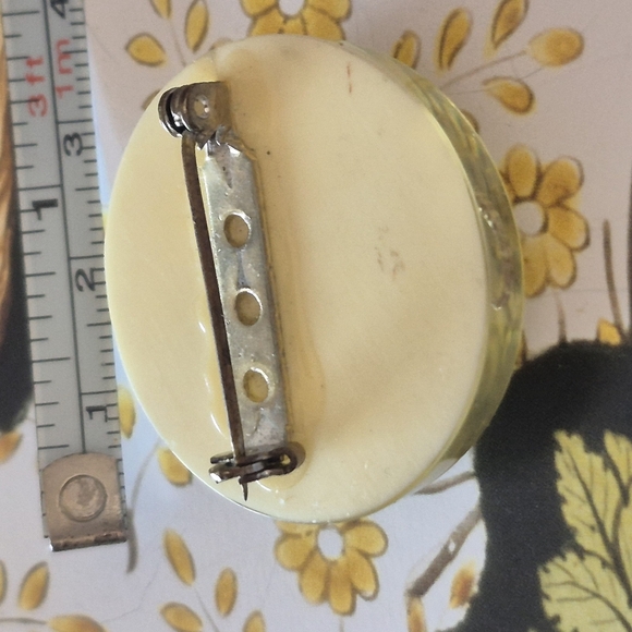 Seahorse Resin Paperweight - Cream - Picture 4 of 7